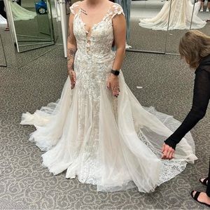 Size 10 gorgeous wedding dress